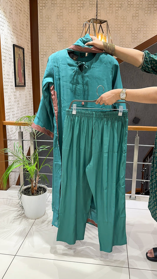 SHOWOFF Artisan Muslin Scallop-Trimmed Casual Elegant Churidar Set With Dupatta
