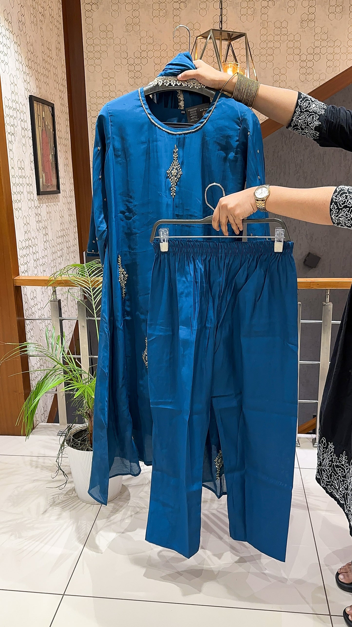 SHOWOFF Premium Mul Chanderi Silk 3-Piece Embroidered Suit Set