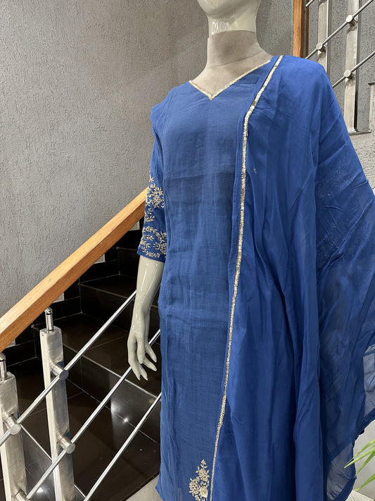 Royal blue elegance made for spotlight moments 💙✨