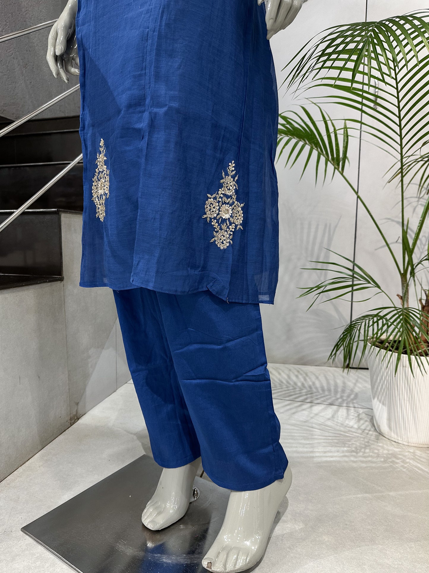 Royal blue elegance made for spotlight moments 💙✨
